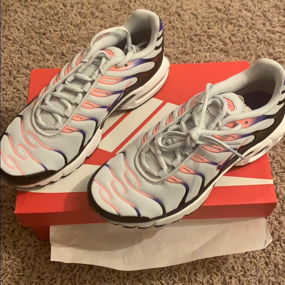 Multicolored Nike air max plus